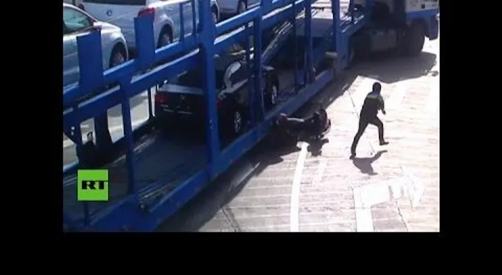 Un hombre y su hija se salvan para contarlo (VIDEO)