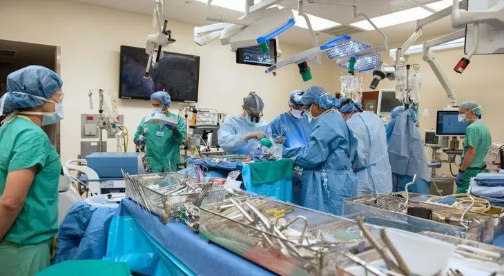 Realizan en Chicago trasplante doble de pulmón "covid a covid"