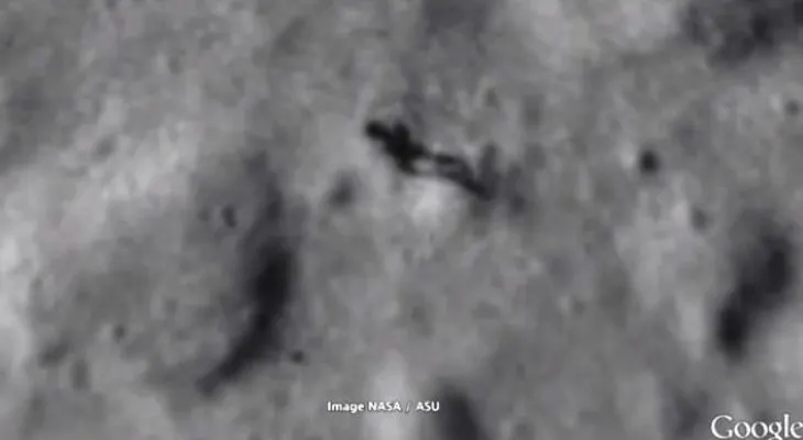 VIDEO: Descubren silueta alienígena caminando sobre la Luna