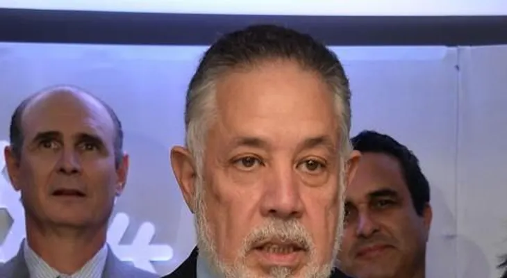 Campo de Moya se retracta de objección a medida sobre verifones en dólares y respalda al BC