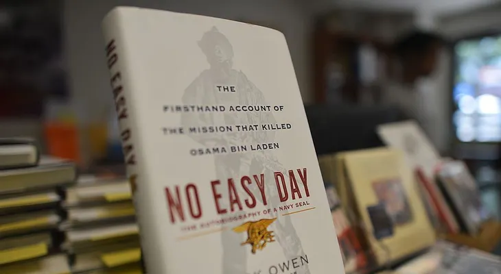 Castigan con multa de US$7 millones al autor del libro sobre la muerte de Bin Laden