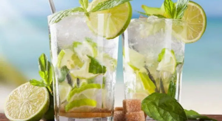 10 razones para beber todos los días agua de hierbabuena 