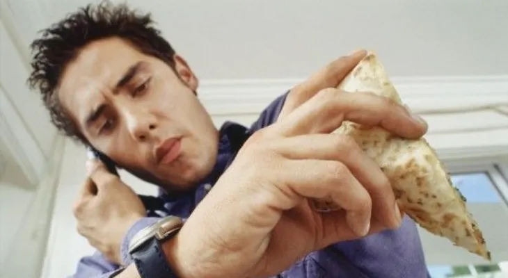 6 alimentos que no debes comer nunca si estás estresado