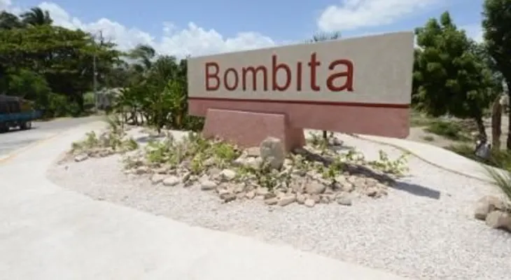 Obras Públicas construye calles, aceras y contenes  en comunidad La Bombita, Barahona