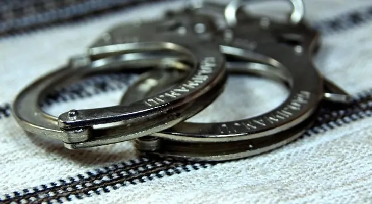 Apresan hombre que intentó matar a machetazos a sus tres hijos