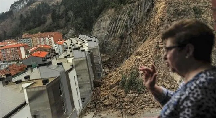 Alud en norte de España obliga a evacuar a 180 personas