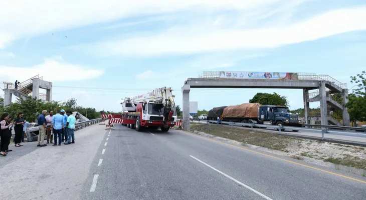 MOPC informa trabajos en el puente peatonal de Boca de Soco marchan a ritmo acelerado