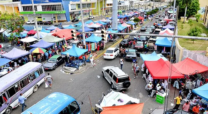 Mercado de las Pulgas se queda debajo del elevado