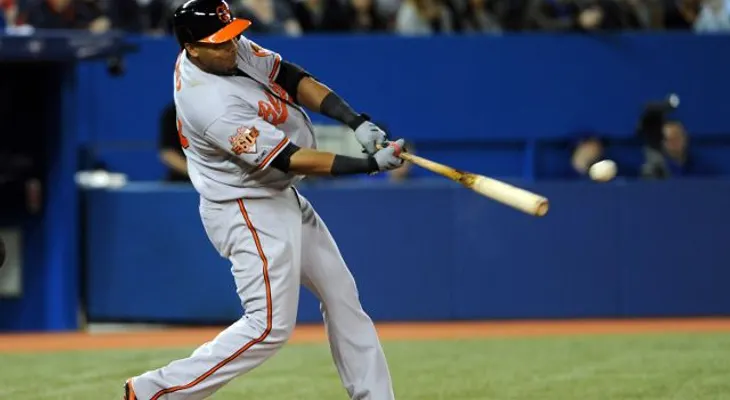 Pese a calambre, Nelson Cruz jonronea en su regreso a Texas