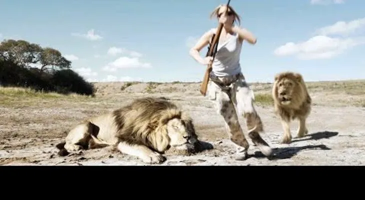 Una pareja mata a un león y un congénere se venga