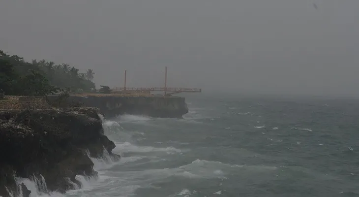 Onda tropical y vaguada traerán muchas lluvias a RD este miércoles; colocan 15 provincias en alerta 