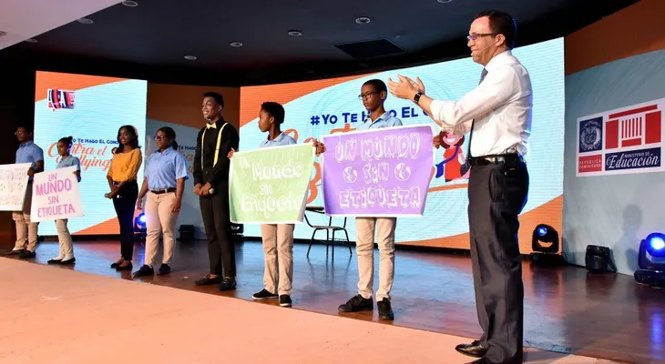 Ministro Andrés Navarro pone en marcha campaña para prevenir el bullying o acoso escolar