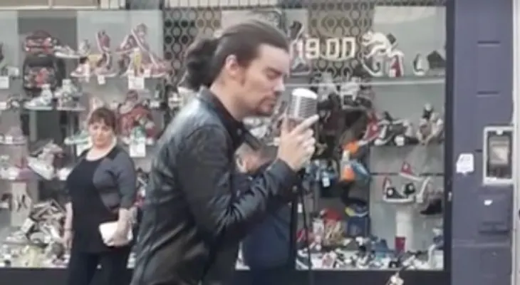 De la calle y a la fama en redes: la historia de Elvis argentino; que se volvió viral