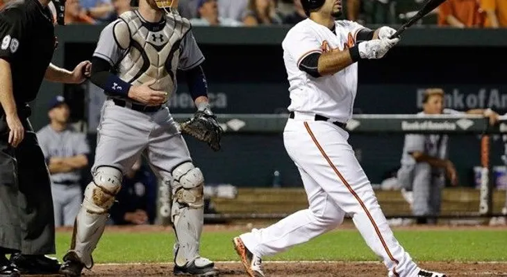 Johnny Cueto logró su octavo triunfo en línea; Álvarez da dos Hrs Hrs