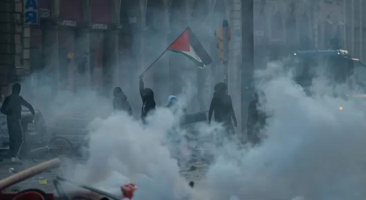 Protestas en Italia terminan en disturbios en Milán, Turín y Bolonia y convocan huelga general para noviembre