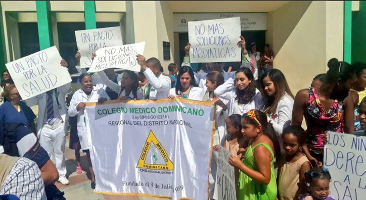 Personal del Robert Reid realiza vigilia por deterioro hospital
