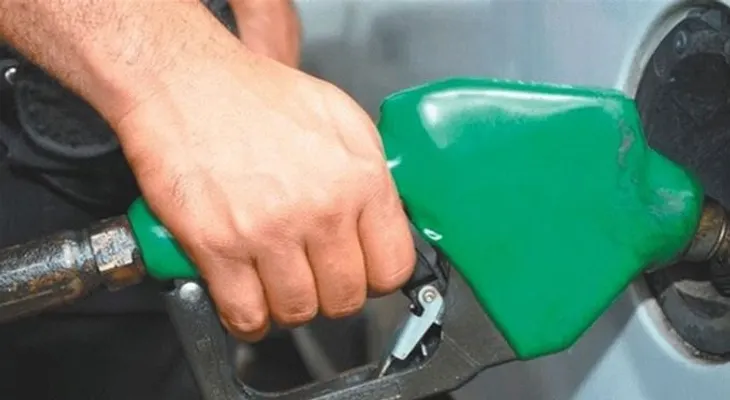 Otra buena rebaja en precios combustibles, gasolina regular 6 pesos y la premium 3 