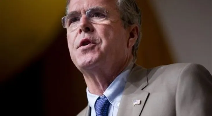 Republicano Jeb Bush critica a los cabilderos, pero acepta su dinero 