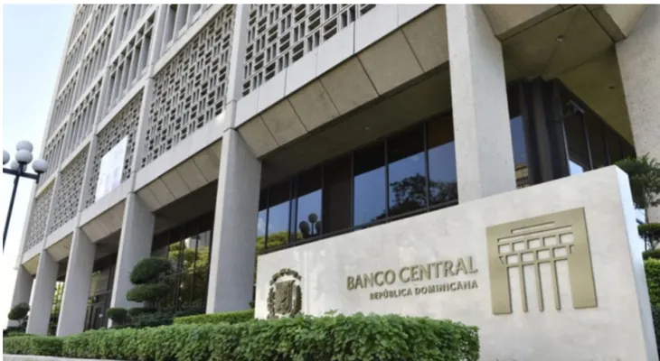 Dólar baja y fortalece confianza económica en República Dominicana