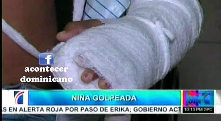 Padre golpea brutalmente a su hija, porque su madre se negó a reconciliarse con él.