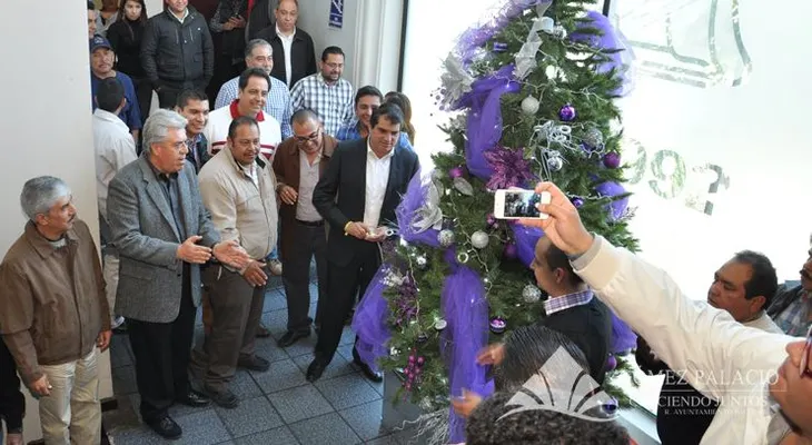 Fundación comunitaria  enciende "Árbol de Navidad Ecológico"