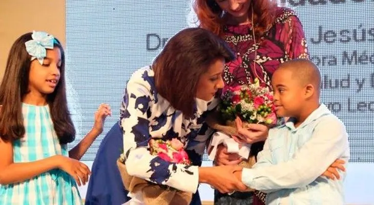 Dicta conferencia para padres con niños especiales