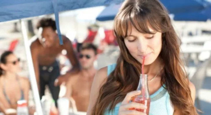 Cinco formas en las que beber refresco te envejece