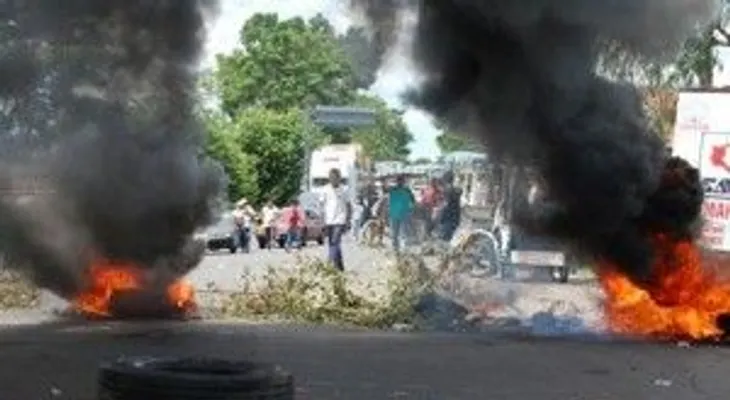 Cuatro heridos de perdigones durante protesta en comunidades de Santiago