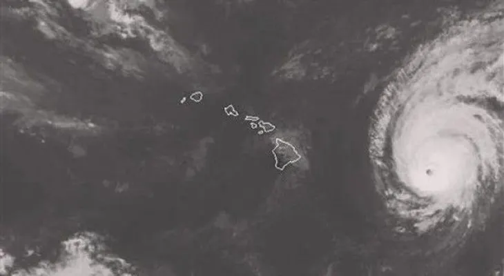 Huracán categoría 4 se dirige con su gran fuerza hacia Hawai 			