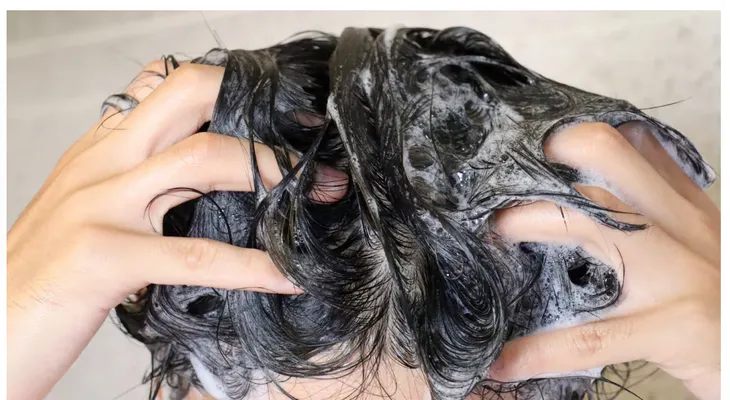 Frecuencia ideal para lavar el cabello depende del tipo de pelo