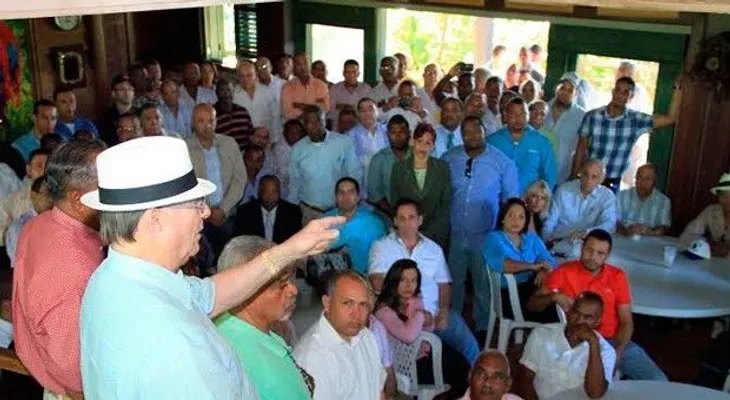 Mejía oficializa sus aspiraciones