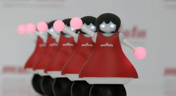 La nueva generación robots de Murata, animadoras bailan sincronizadas 