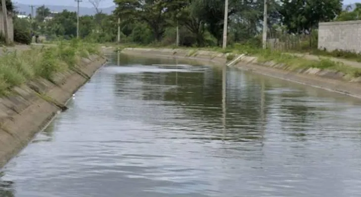 Hallan cadáver de una mujer en aguas del canal Ulises Francisco Espaillat, en Santiago