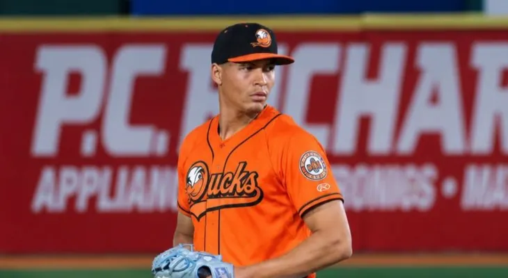 Escogido adquiere dos pitchers y un pick del Draft 2027