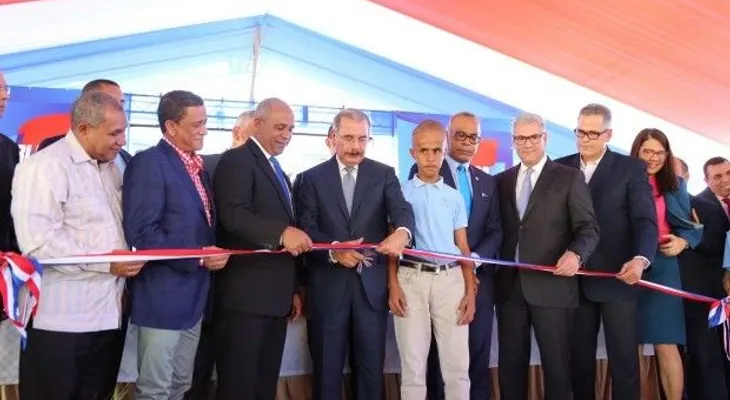 Presidente inaugura dos escuelas y una estancia infantil en Bonao
