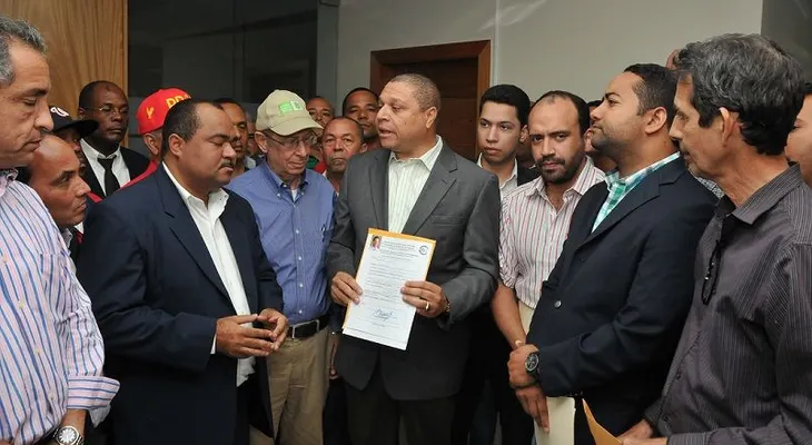 Bogaert inscribe candidatura a Secretaria Organización PRSC