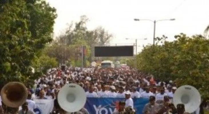 Miles participan en caminata de la PN "Yo Vivo sin Drogas-Tú decides" 