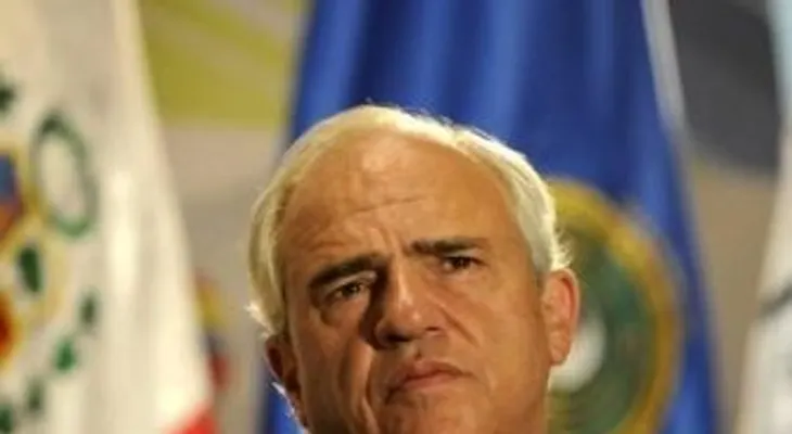 Samper dice que el cese de los bombardeos es respuesta lógica al de las FARC