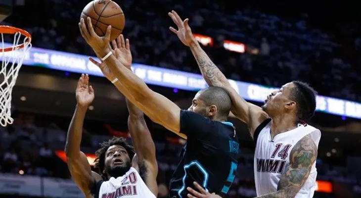 Courtney Lee da triunfo a Hornets sobre el Heat