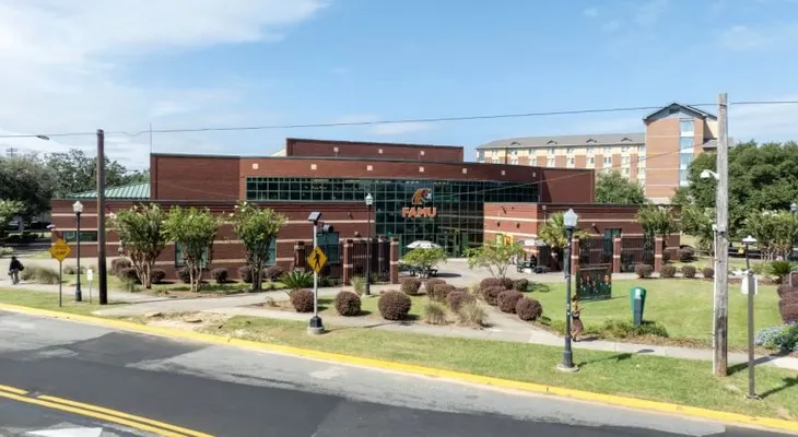Tiroteo cerca del estadio de Florida A&M en Tallahassee deja 11 heridos, entre ellos seis menores