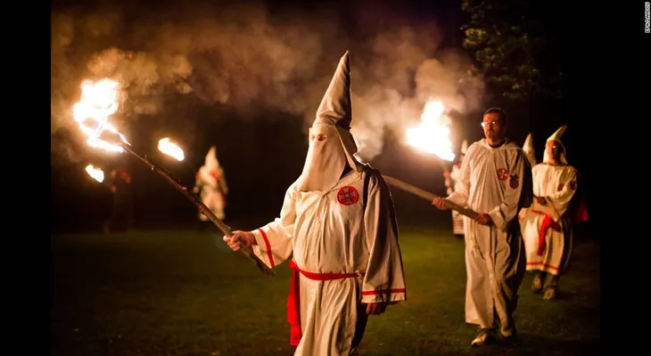Las sorprendentes similitudes entre el KKK y los yihadistas islámicos