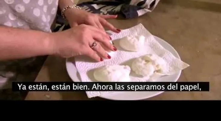 Azúcar y huevos en el microondas, realmente rico (Video)