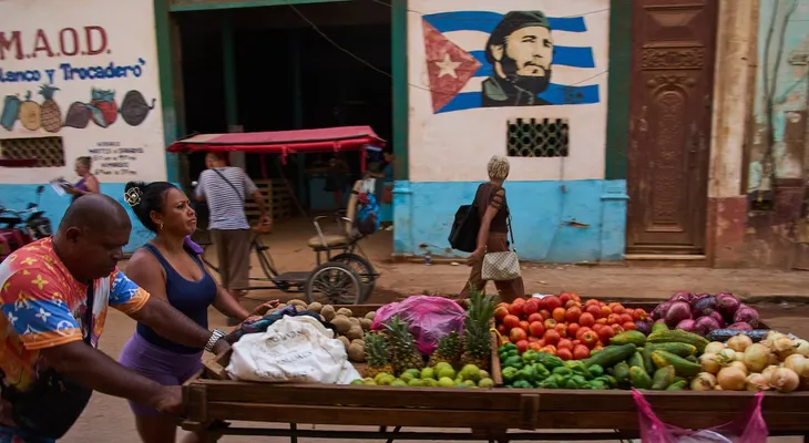 Trump extiende por un año el embargo comercial de Estados Unidos contra Cuba