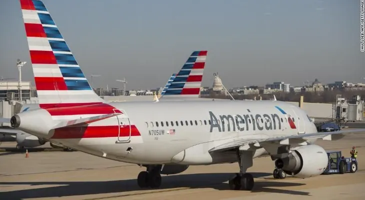 American Airlines descubre lo que "parece ser un feto" en un baño de un avión