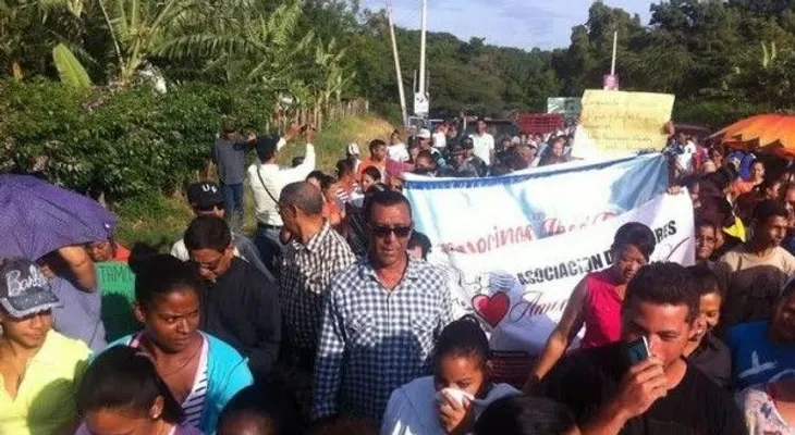 Obstaculizan tránsito en puente sobre río Amina durante protesta