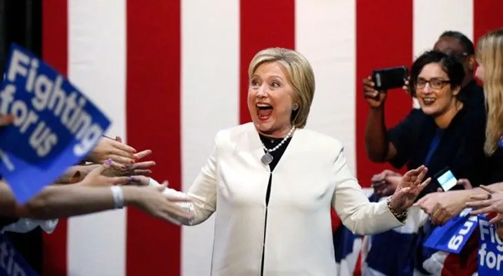 Clinton y Trump obtienen triunfos en el supermartes