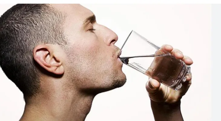 Los mejores momentos para tomar agua y cuidar la salud