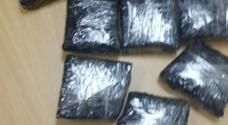 Apresan haitiano cruzaba frontera con droga pegada al cuerpo con cinta adhesiva