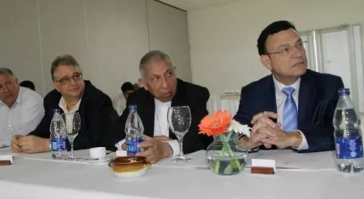 Pimentel Kareh presenta proyecto Plaza 30 de Marzo en Santiago