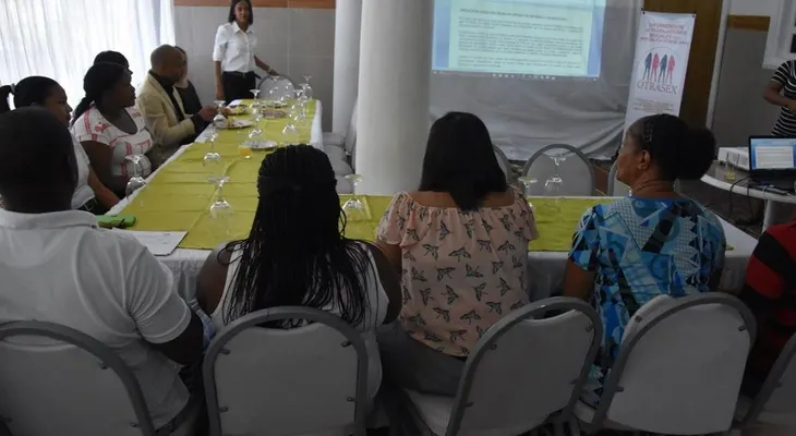 Trabajadoras sexuales denuncian que policías las maltratan y forzan a tener tener relaciones